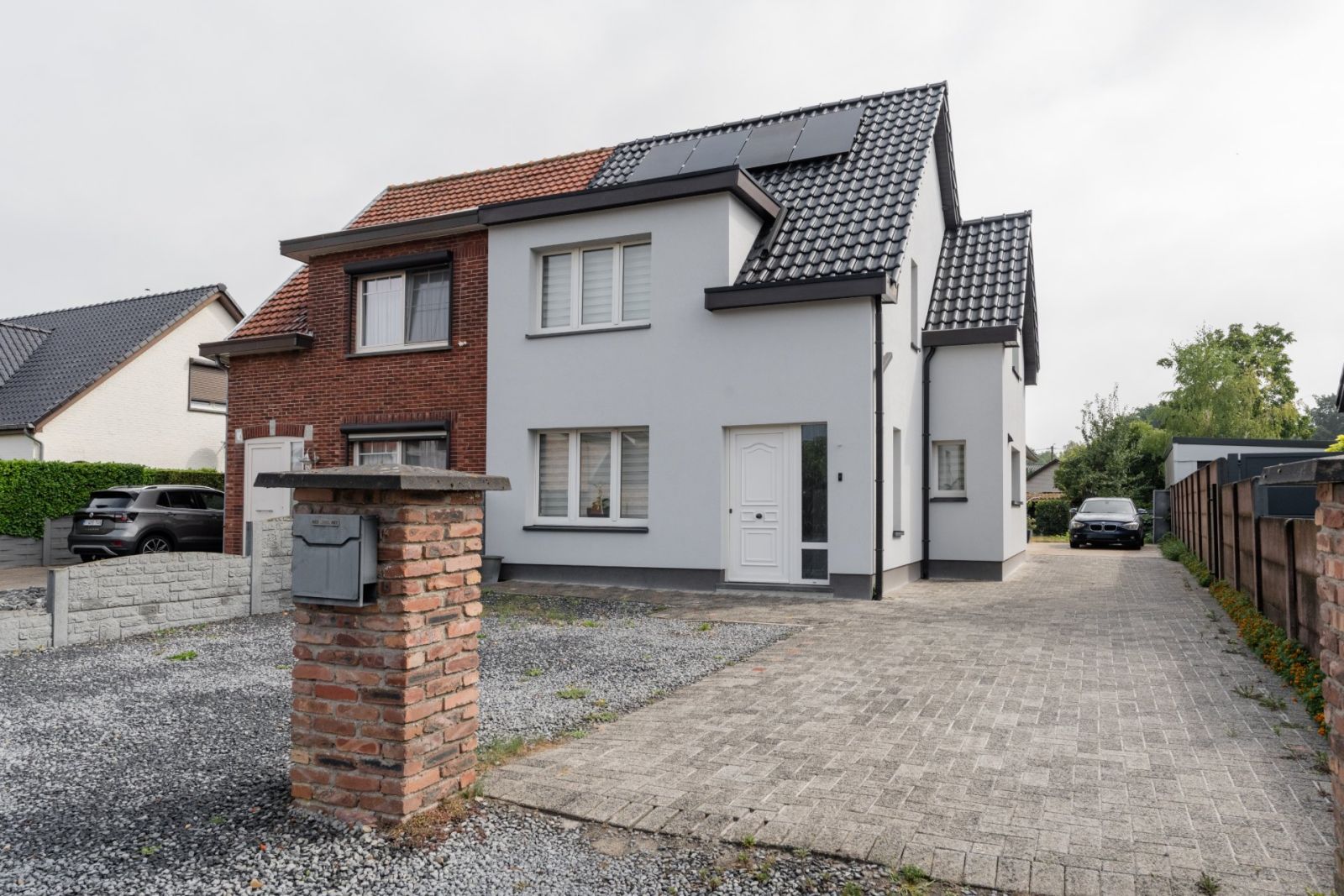 Woning met lichtgrijze gevel in Houthalen