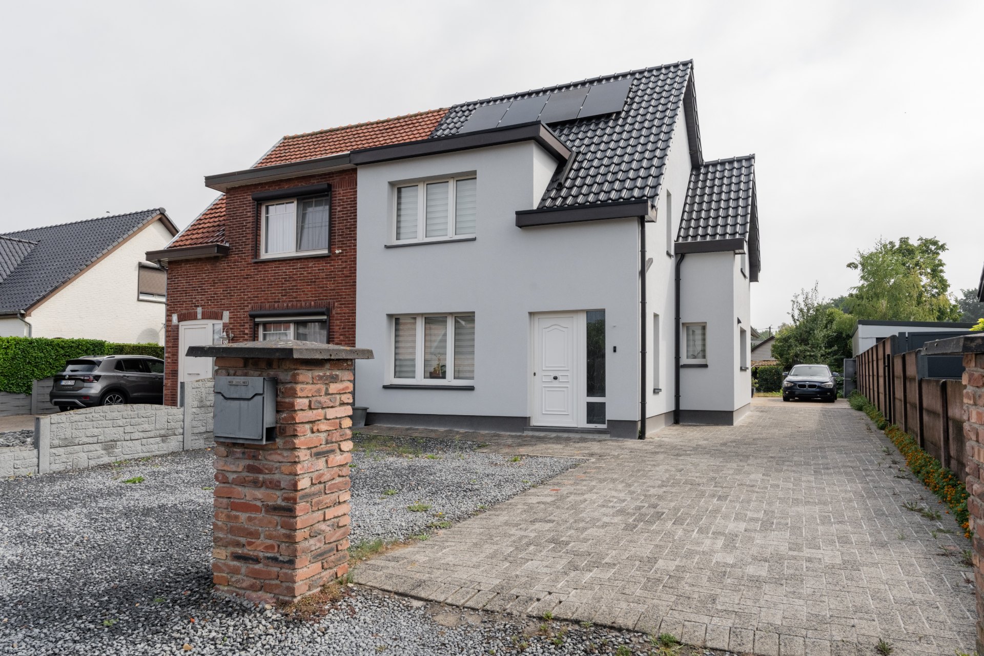 Woning met lichtgrijze gevel in Houthalen
